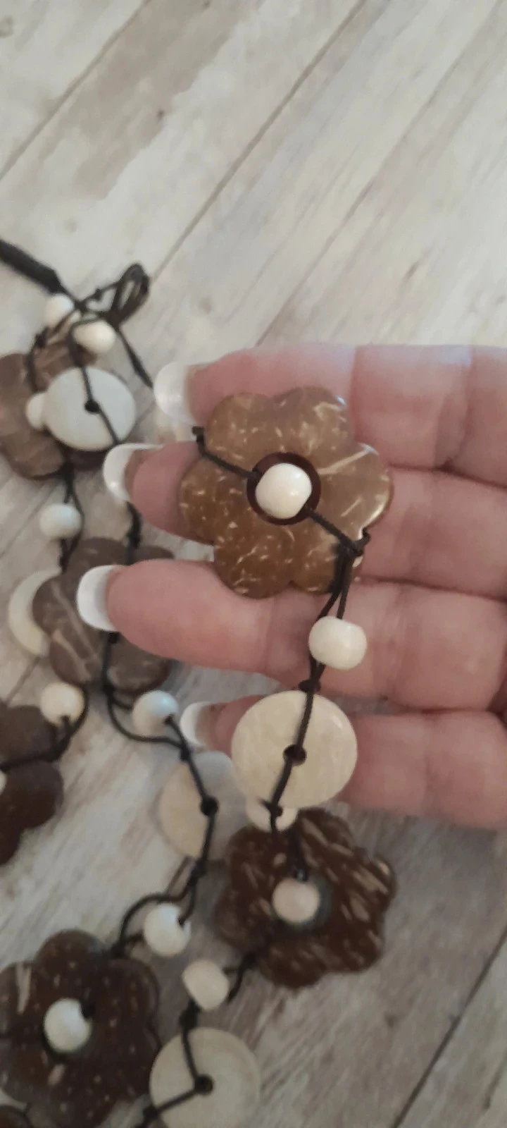 Collar de madera, formas redondas y flores estilo Bohème colores marrón, crema – photo 6